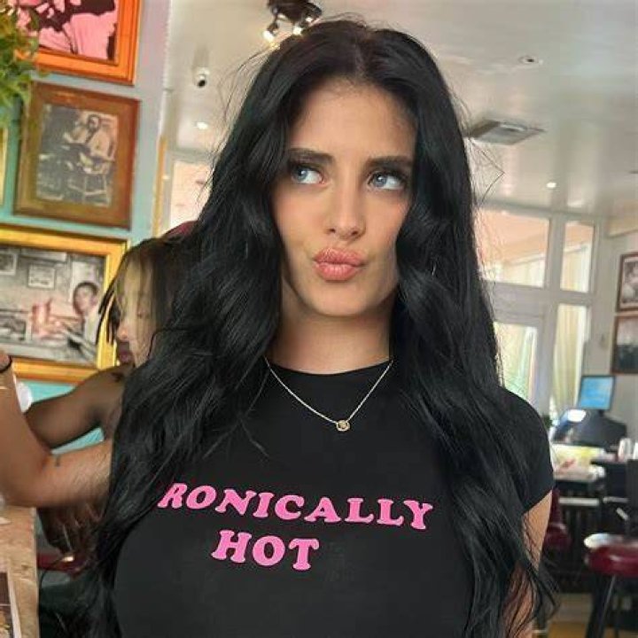Exploring the Rise of Camila Araujo on OnlyFans: A Comprehensive Analysis