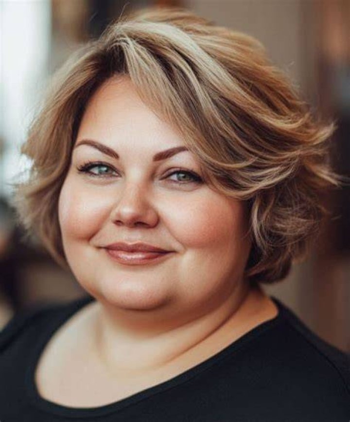 Short Hairstyles for Thin Hair and Fat Faces: The Ultimate Guide to Flattering Looks